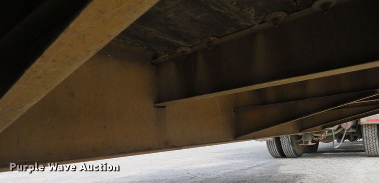 image for item DH0582 2006 Eager Beaver 20XPT equipment trailer