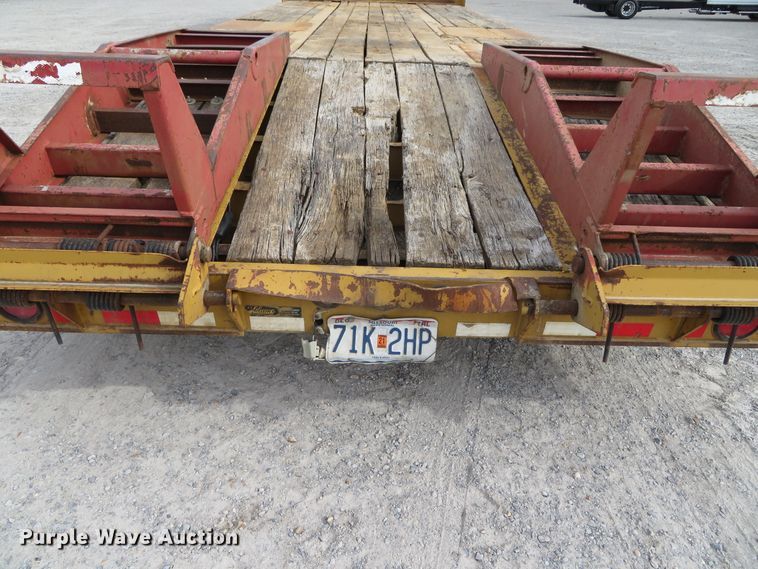 image for item DH0582 2006 Eager Beaver 20XPT equipment trailer