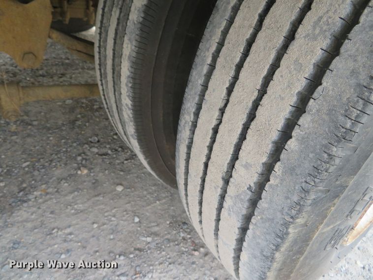 image for item DH0582 2006 Eager Beaver 20XPT equipment trailer