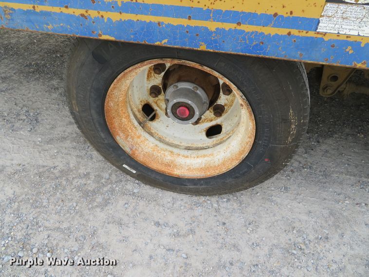 image for item DH0582 2006 Eager Beaver 20XPT equipment trailer