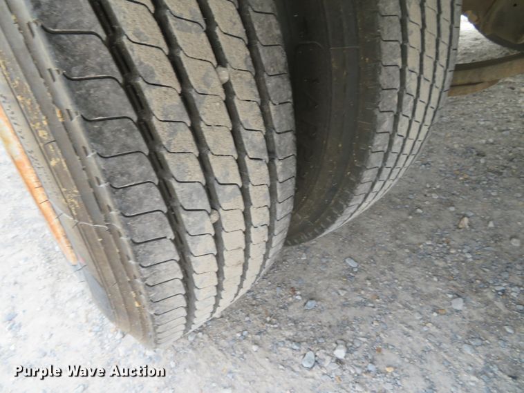 image for item DH0582 2006 Eager Beaver 20XPT equipment trailer