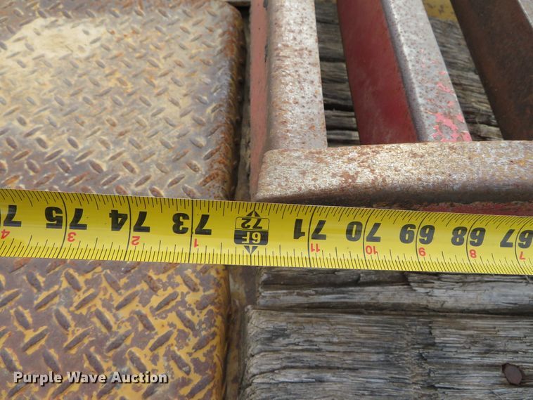 image for item DH0582 2006 Eager Beaver 20XPT equipment trailer