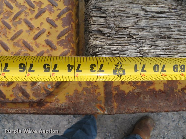 image for item DH0582 2006 Eager Beaver 20XPT equipment trailer