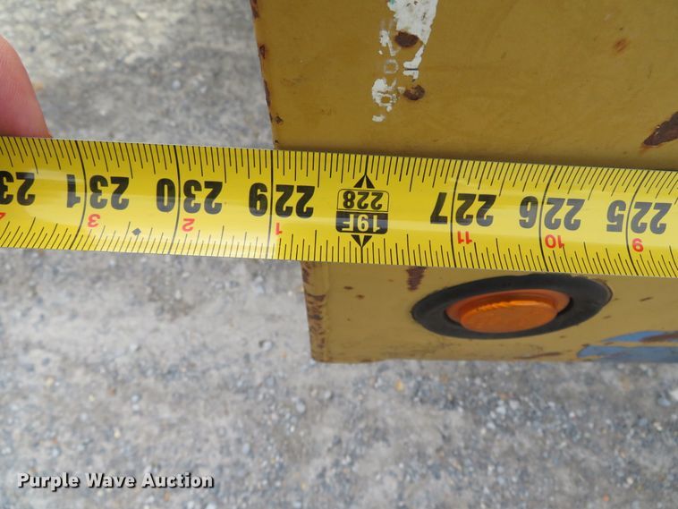 image for item DH0582 2006 Eager Beaver 20XPT equipment trailer