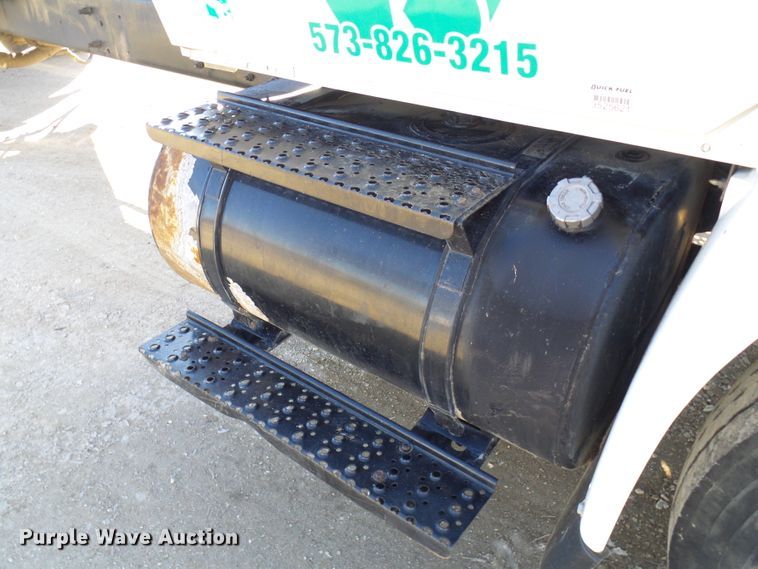 image for item DC2868 2004 International 4300  roll-off container truck