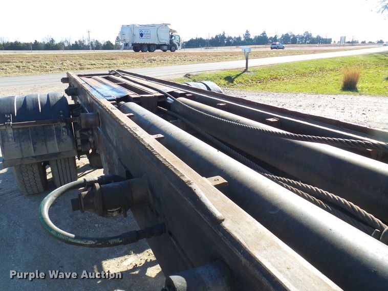 image for item DC2868 2004 International 4300  roll-off container truck