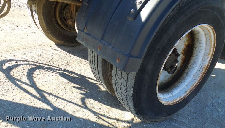 image for item DC2868 2004 International 4300  roll-off container truck