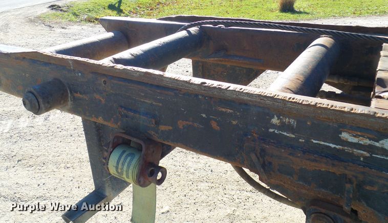 image for item DC2868 2004 International 4300  roll-off container truck