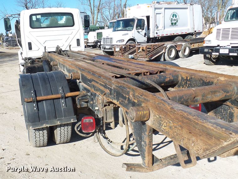 image for item DC2868 2004 International 4300  roll-off container truck