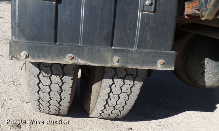 image for item DC2868 2004 International 4300  roll-off container truck