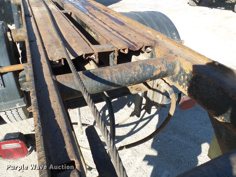 image for item DC2868 2004 International 4300  roll-off container truck