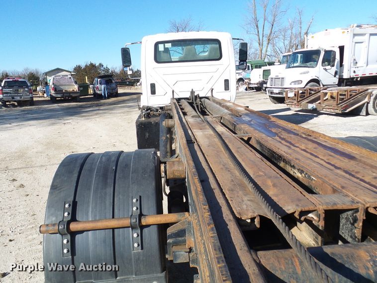 image for item DC2868 2004 International 4300  roll-off container truck