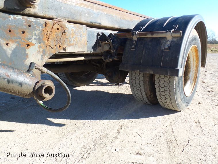 image for item DC2868 2004 International 4300  roll-off container truck