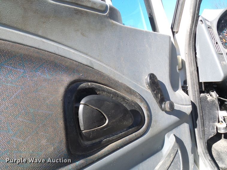 image for item DC2868 2004 International 4300  roll-off container truck