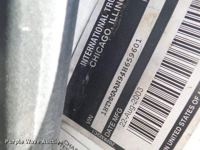 image for item DC2868 2004 International 4300  roll-off container truck