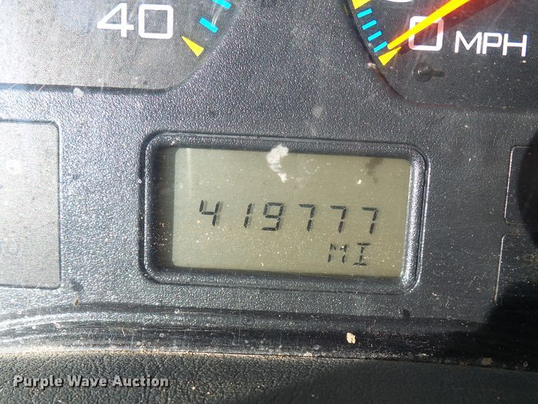 image for item DC2868 2004 International 4300  roll-off container truck