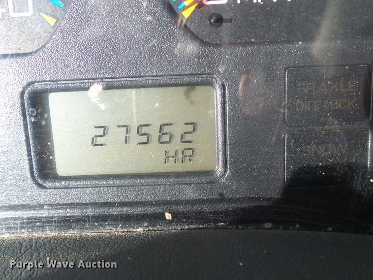 image for item DC2868 2004 International 4300  roll-off container truck