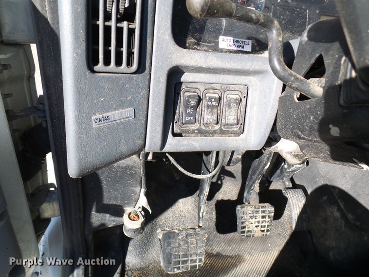 image for item DC2868 2004 International 4300  roll-off container truck