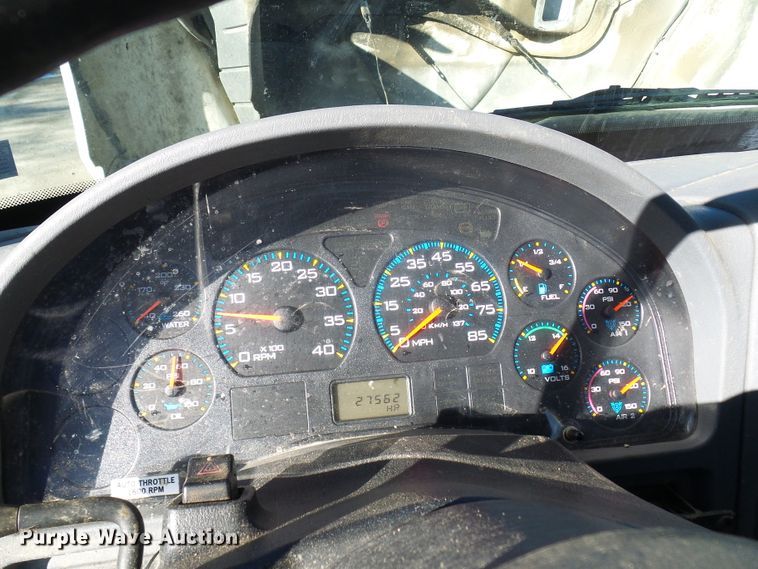 image for item DC2868 2004 International 4300  roll-off container truck