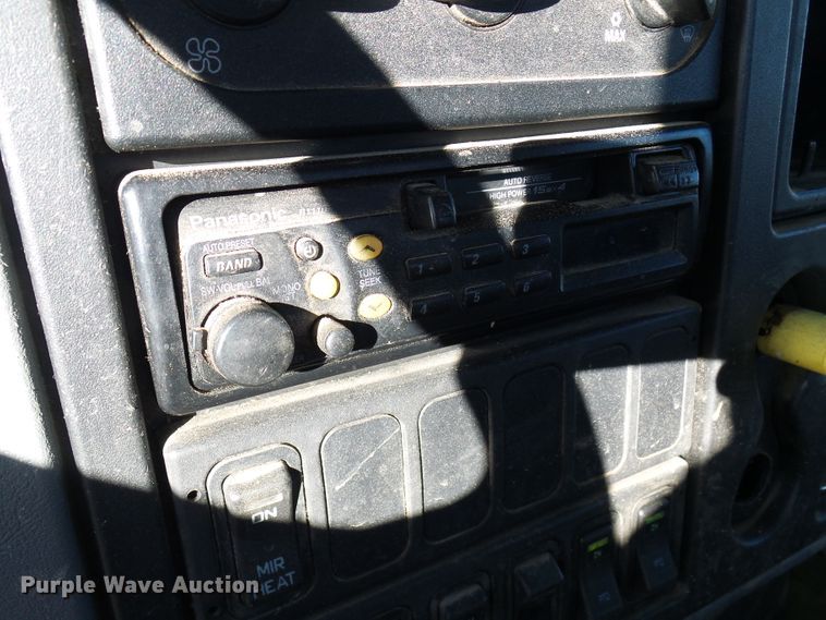 image for item DC2868 2004 International 4300  roll-off container truck