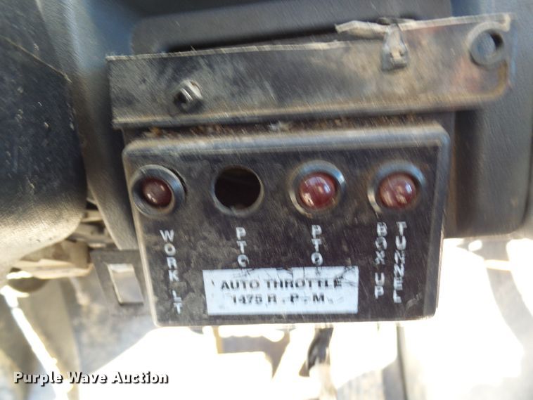 image for item DC2868 2004 International 4300  roll-off container truck