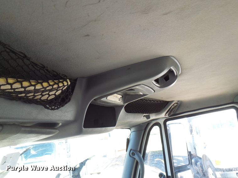 image for item DC2868 2004 International 4300  roll-off container truck