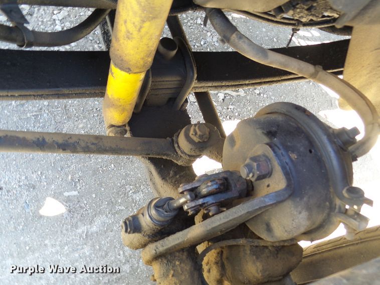 image for item DC2868 2004 International 4300  roll-off container truck