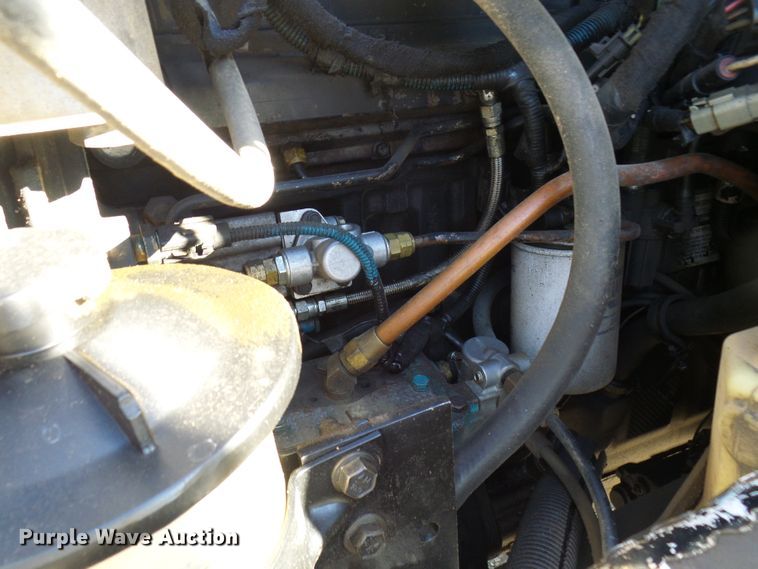 image for item DC2868 2004 International 4300  roll-off container truck