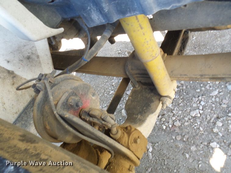 image for item DC2868 2004 International 4300  roll-off container truck