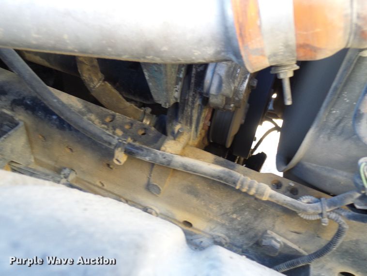 image for item DC2868 2004 International 4300  roll-off container truck