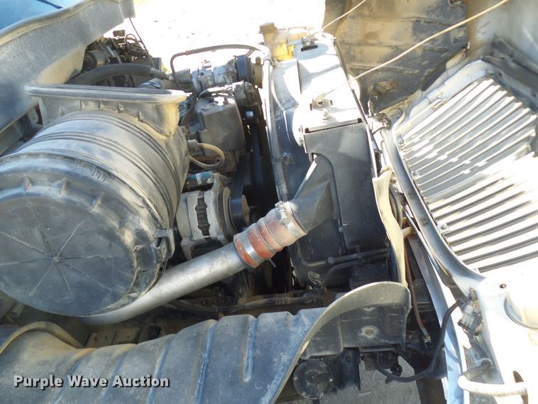 image for item DC2868 2004 International 4300  roll-off container truck