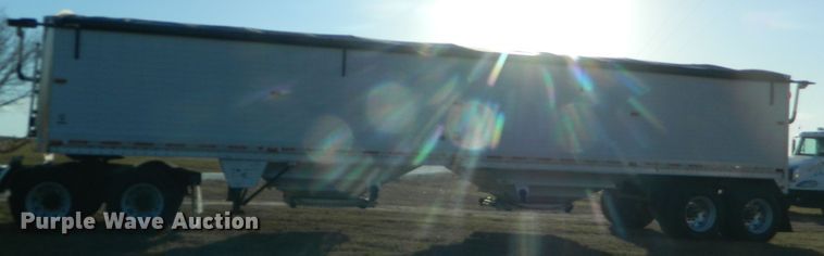 image for item DF4587 2006 Wilson DWH500 Pace Setter double hopper bottom grain trailer