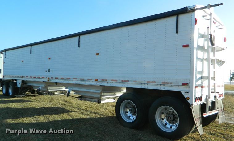 image for item DF4587 2006 Wilson DWH500 Pace Setter double hopper bottom grain trailer