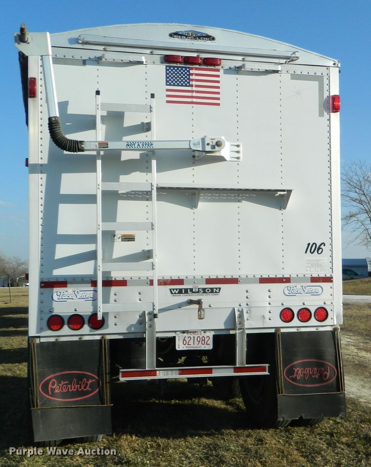 image for item DF4587 2006 Wilson DWH500 Pace Setter double hopper bottom grain trailer