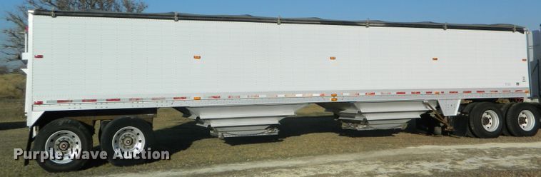 image for item DF4587 2006 Wilson DWH500 Pace Setter double hopper bottom grain trailer