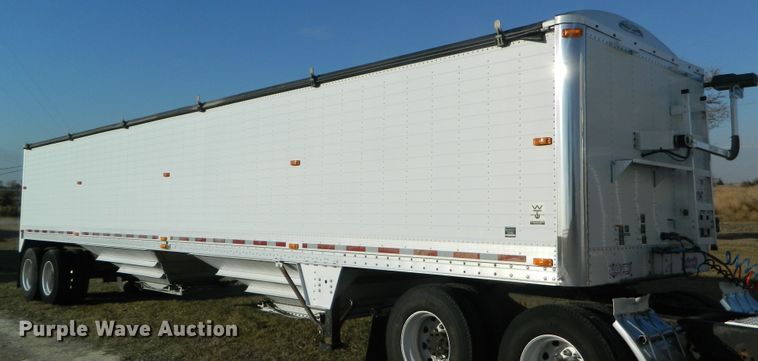 image for item DF4587 2006 Wilson DWH500 Pace Setter double hopper bottom grain trailer