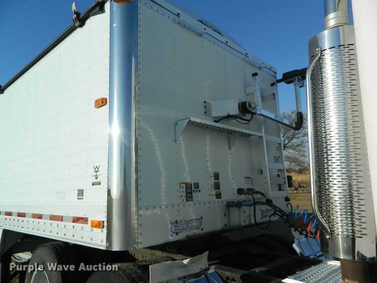 image for item DF4587 2006 Wilson DWH500 Pace Setter double hopper bottom grain trailer