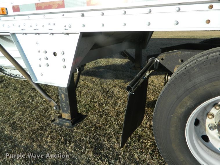 image for item DF4587 2006 Wilson DWH500 Pace Setter double hopper bottom grain trailer
