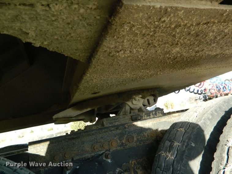 image for item DF4587 2006 Wilson DWH500 Pace Setter double hopper bottom grain trailer