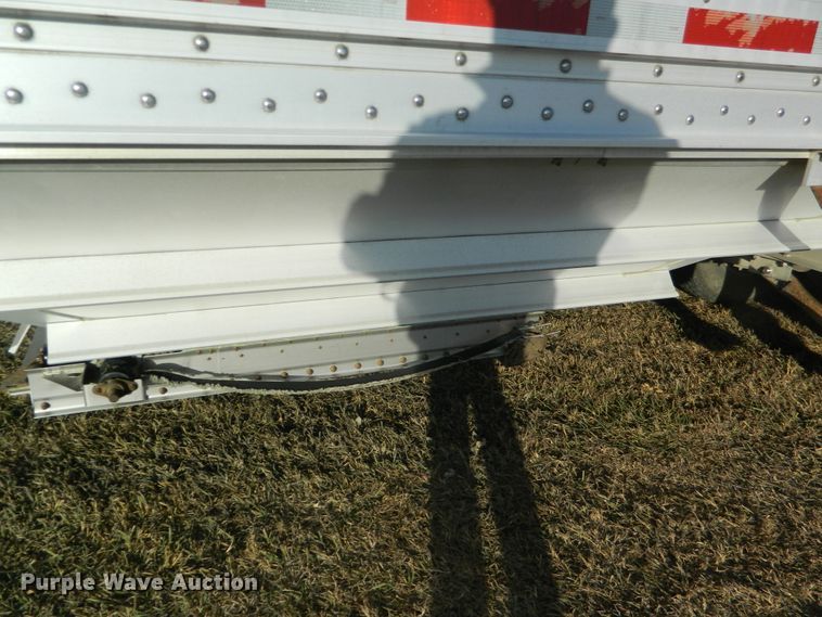 image for item DF4587 2006 Wilson DWH500 Pace Setter double hopper bottom grain trailer