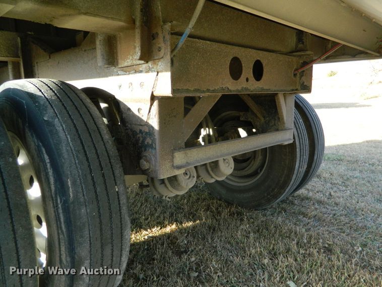 image for item DF4587 2006 Wilson DWH500 Pace Setter double hopper bottom grain trailer