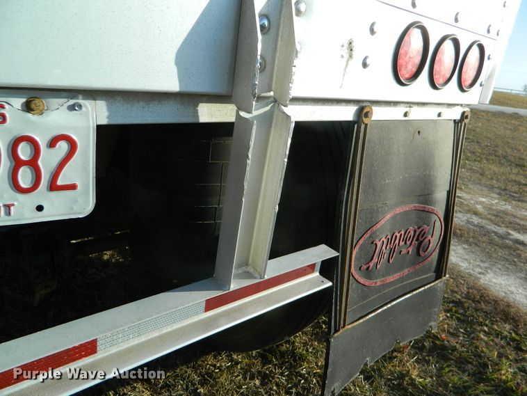 image for item DF4587 2006 Wilson DWH500 Pace Setter double hopper bottom grain trailer