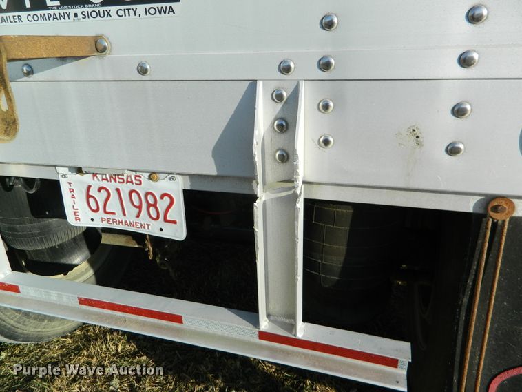 image for item DF4587 2006 Wilson DWH500 Pace Setter double hopper bottom grain trailer