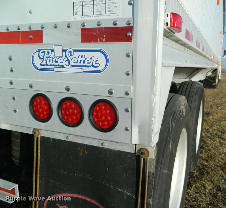 image for item DF4587 2006 Wilson DWH500 Pace Setter double hopper bottom grain trailer