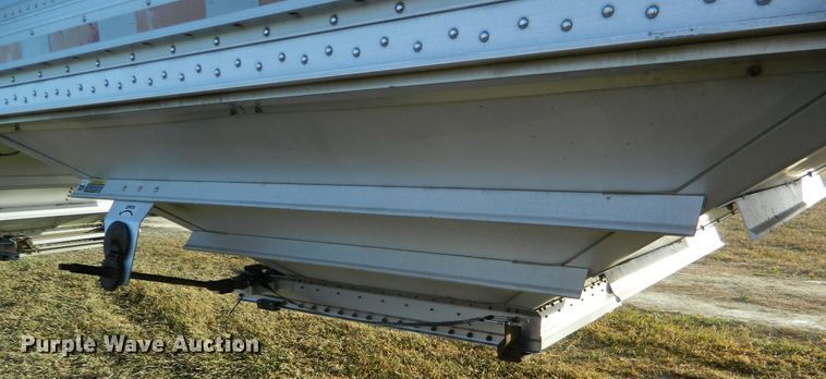 image for item DF4587 2006 Wilson DWH500 Pace Setter double hopper bottom grain trailer