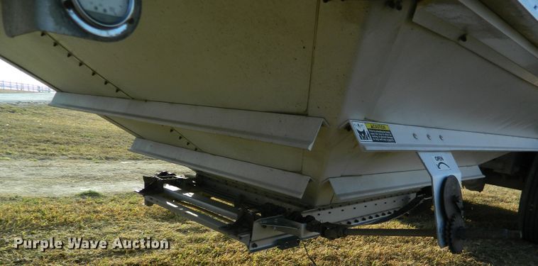 image for item DF4587 2006 Wilson DWH500 Pace Setter double hopper bottom grain trailer