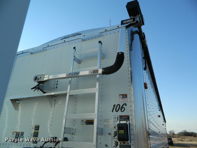 image for item DF4587 2006 Wilson DWH500 Pace Setter double hopper bottom grain trailer