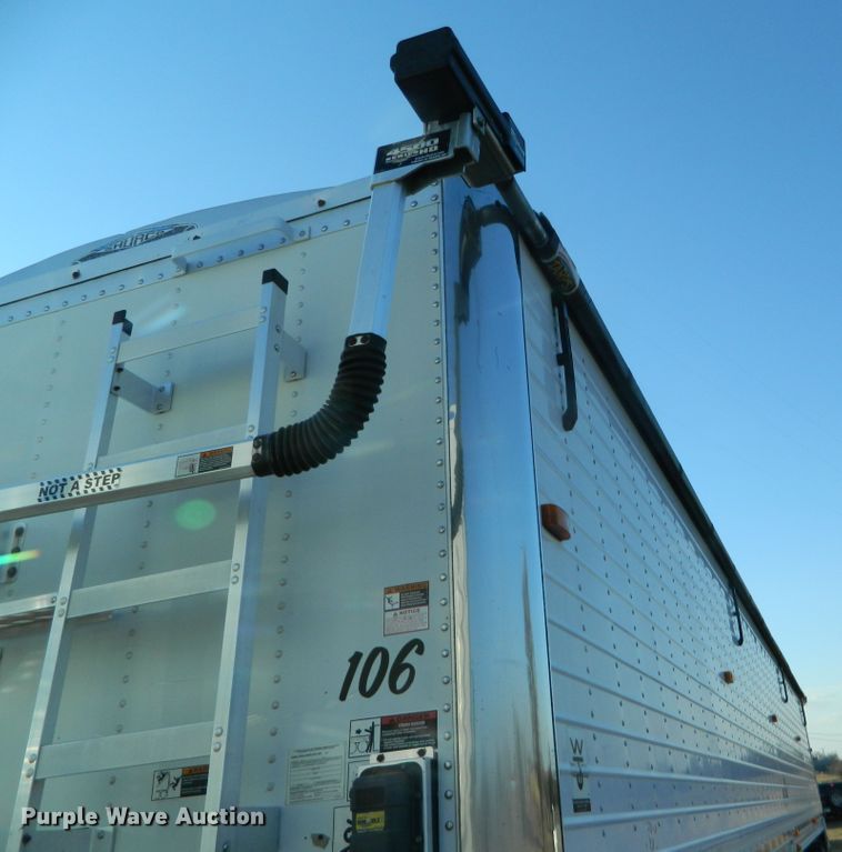 image for item DF4587 2006 Wilson DWH500 Pace Setter double hopper bottom grain trailer