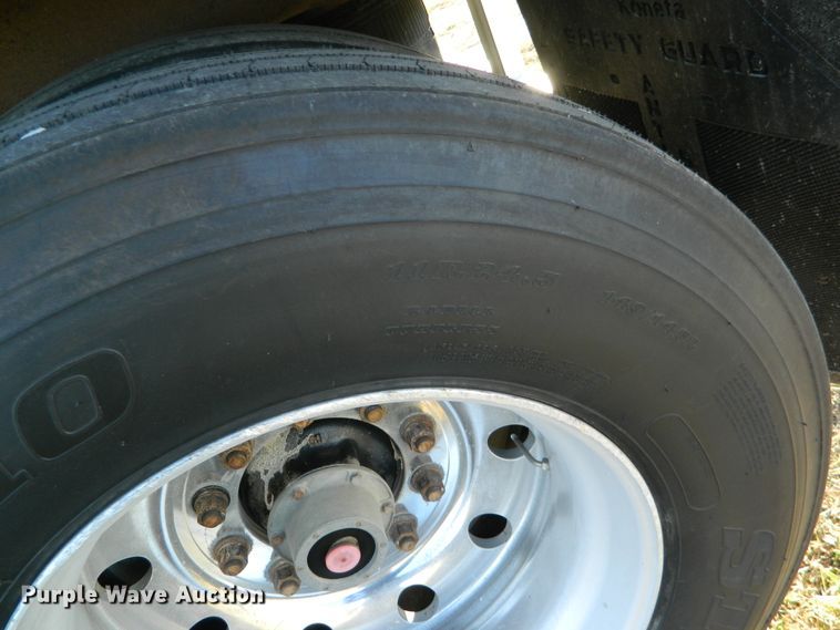 image for item DF4587 2006 Wilson DWH500 Pace Setter double hopper bottom grain trailer