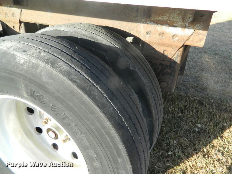 image for item DF4587 2006 Wilson DWH500 Pace Setter double hopper bottom grain trailer